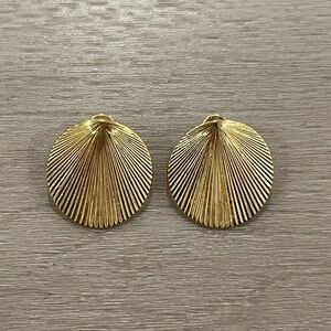 Vintage MONET Gold Sea Shell Pierced Earrings